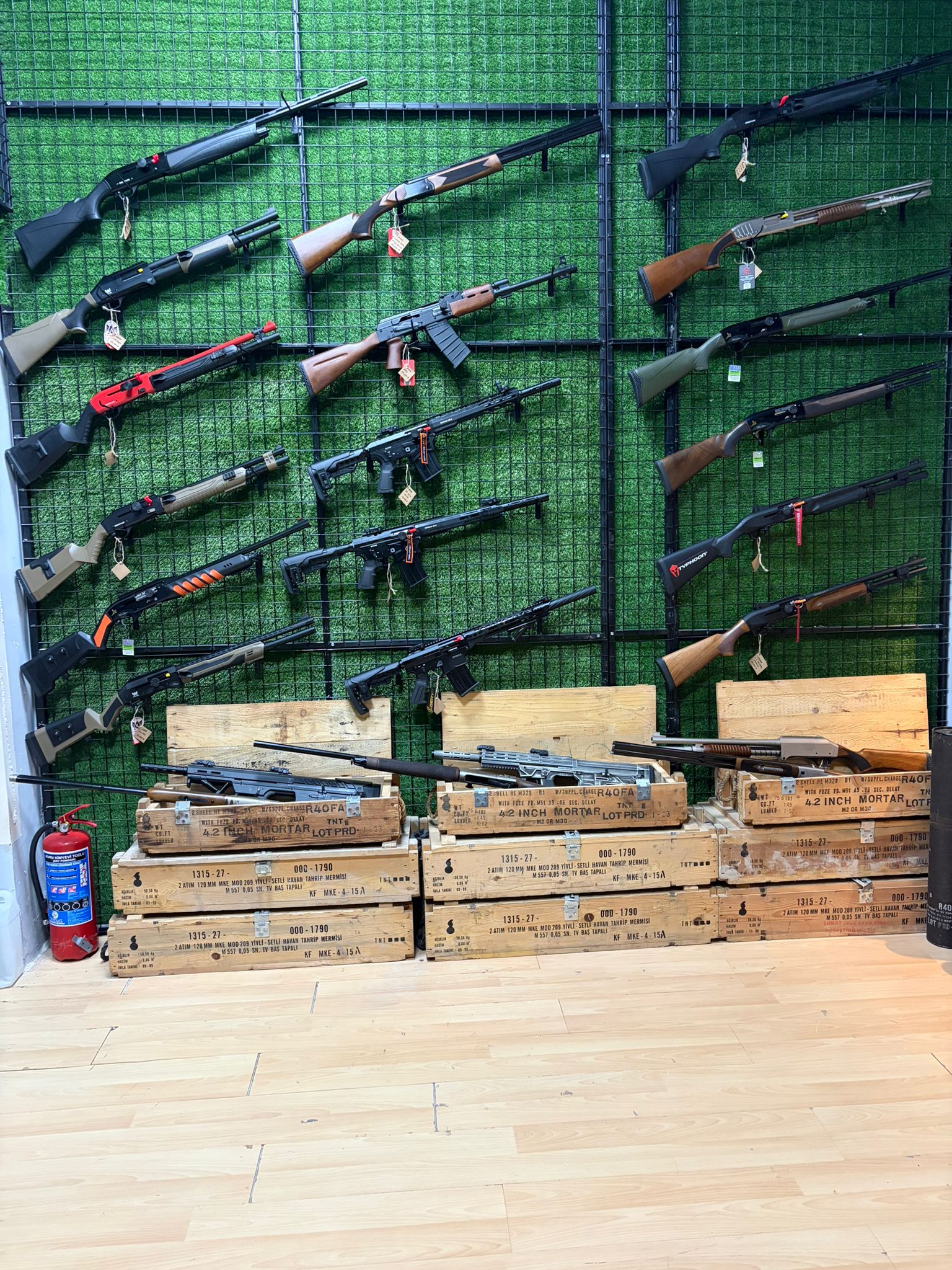 VİP GUN Sakarya av tüfekleri havalı silah teşhir iç mekân